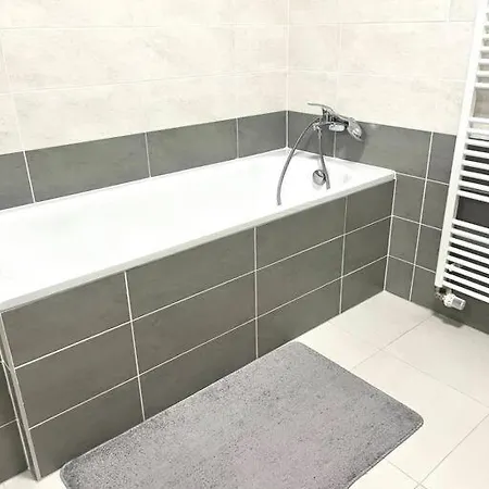 شقة New With Garage Place براتسيلافا